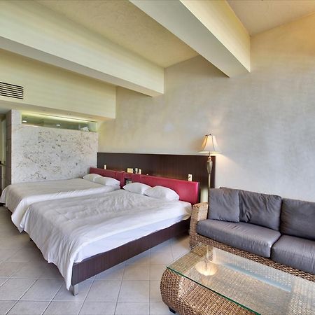 Palace In Moon Beach Onna Exterior foto
